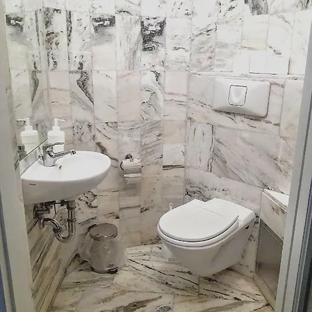 Wood Stara Ochota Privatunterkunft