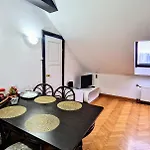 Wood Stara Ochota Rum i privatbostad Warszawa
