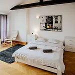 Rum i privatbostad Wood Stara Ochota Warszawa