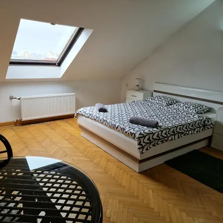 Homestay Wood Stara Ochota