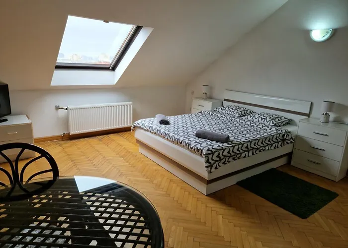 Homestay Wood Stara Ochota