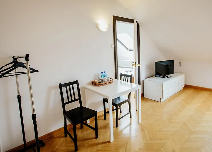 Wood Stara Ochota Homestay *