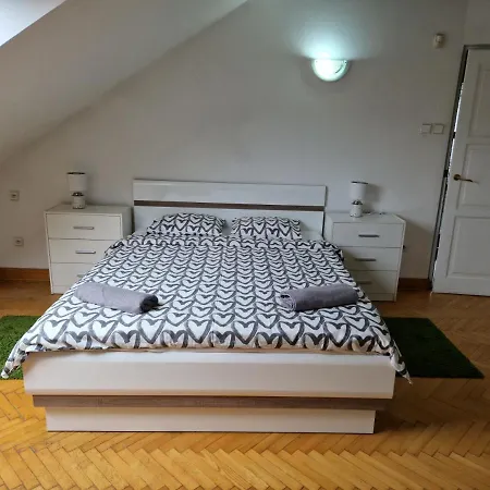 Проживание в семье Wood Stara Ochota