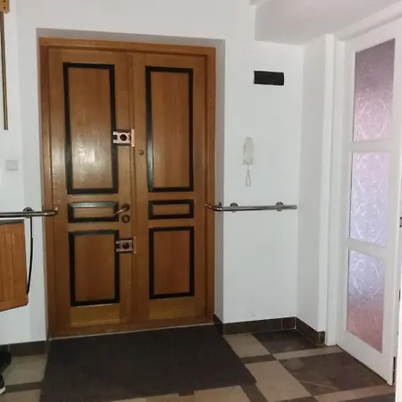 Wood Stara Ochota Проживание в семье